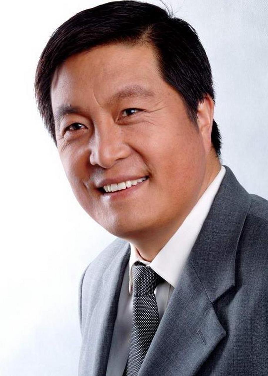 "演员王卫国,回老家祭祖时,竟意外发现自己被印在冥币上,气的他立马