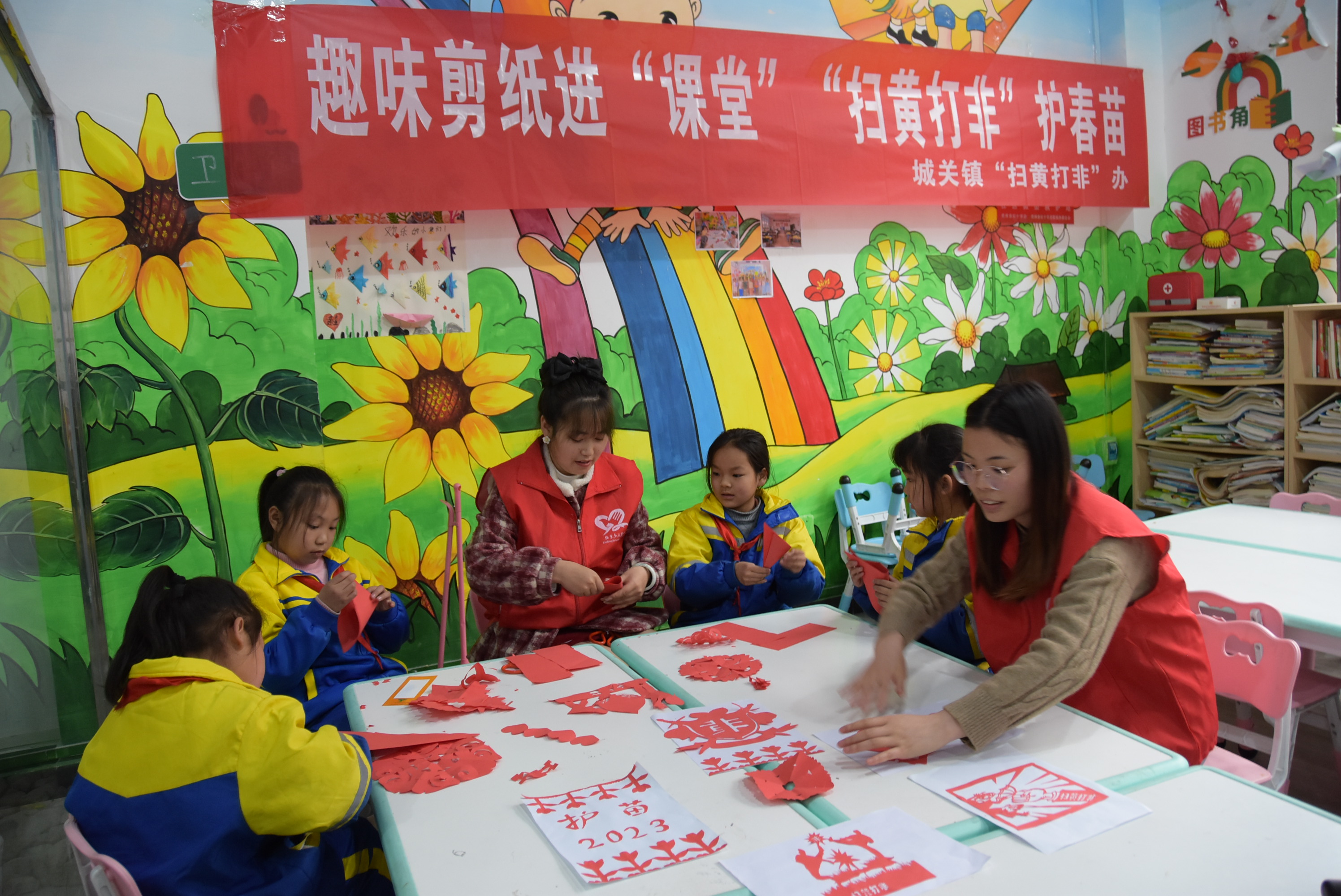 施秉县城关镇:抓好三个"着力" 稳步推进"扫黄打非"进基层