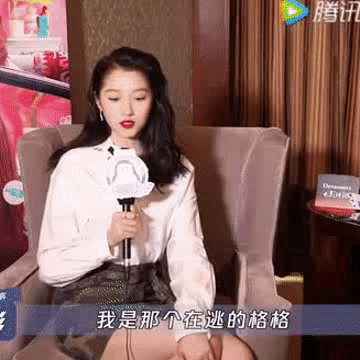 关晓彤5g冲浪少女"自黑"调侃:我应该是"在逃的格格"