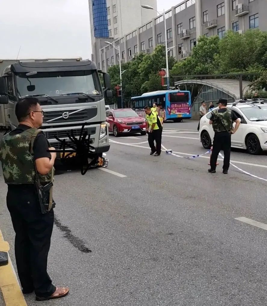 突发!邵阳市区敏州西路发生交通事故,2人当场无生命特征