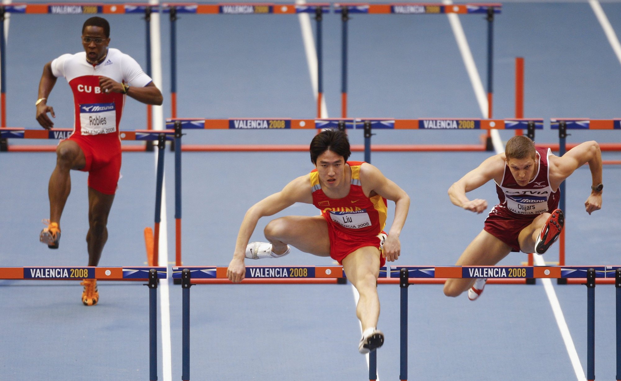 12秒88pk12秒92,各有千秋!刘翔跟阿兰约翰逊谁才是世界栏王?