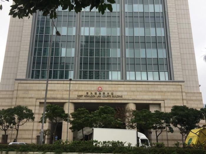 8名香港反对派政客涉嫌扰乱立法会秩序受审