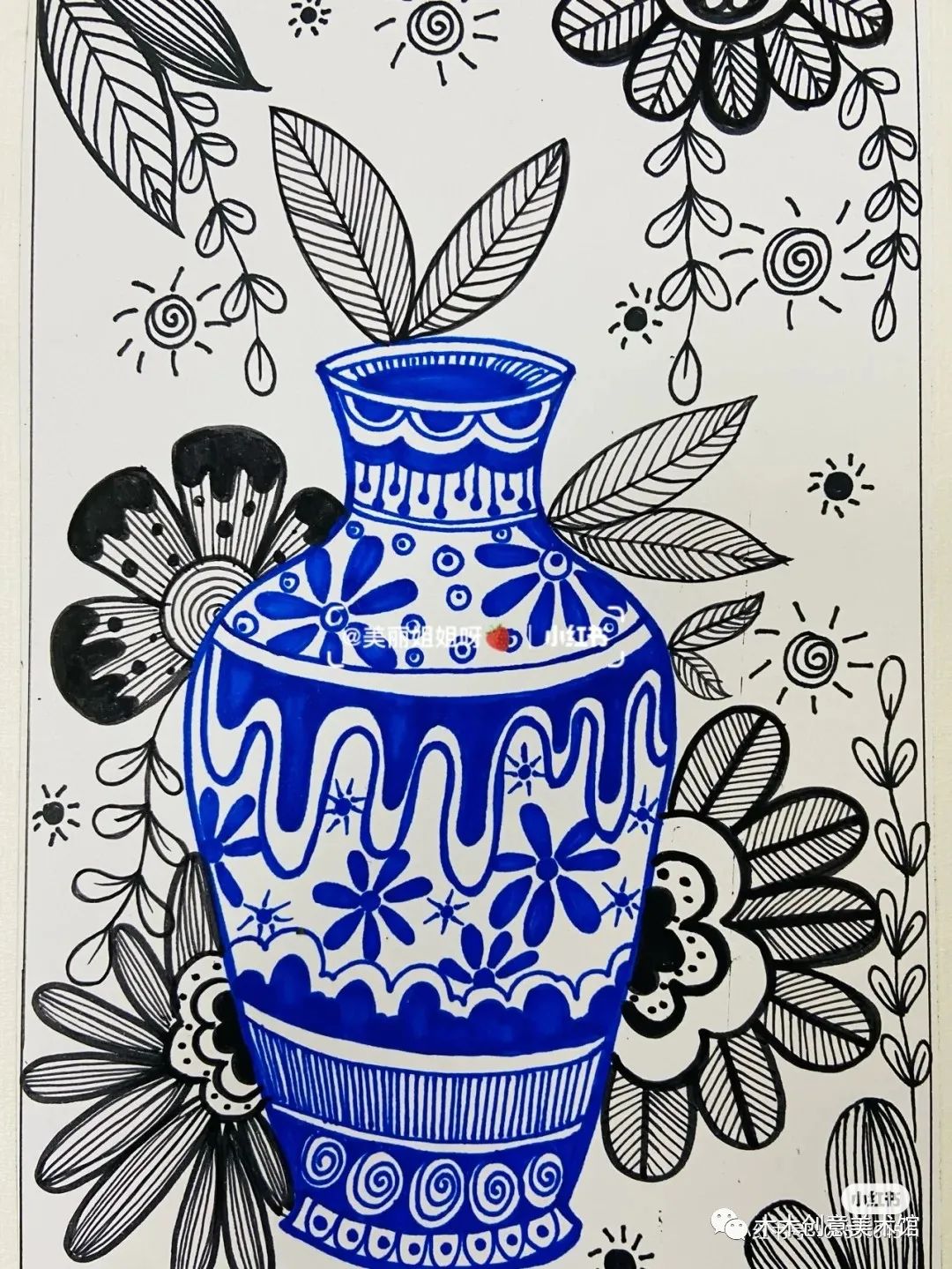 花瓶上的花纹线描画图片
