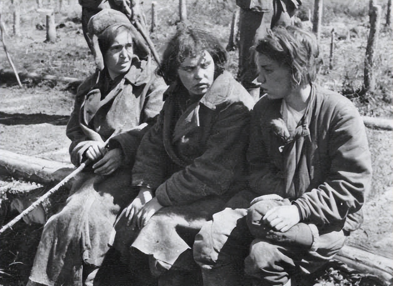 一男九女深山老林,苏联逃兵和9名日本女战俘,19年生下73个孩子