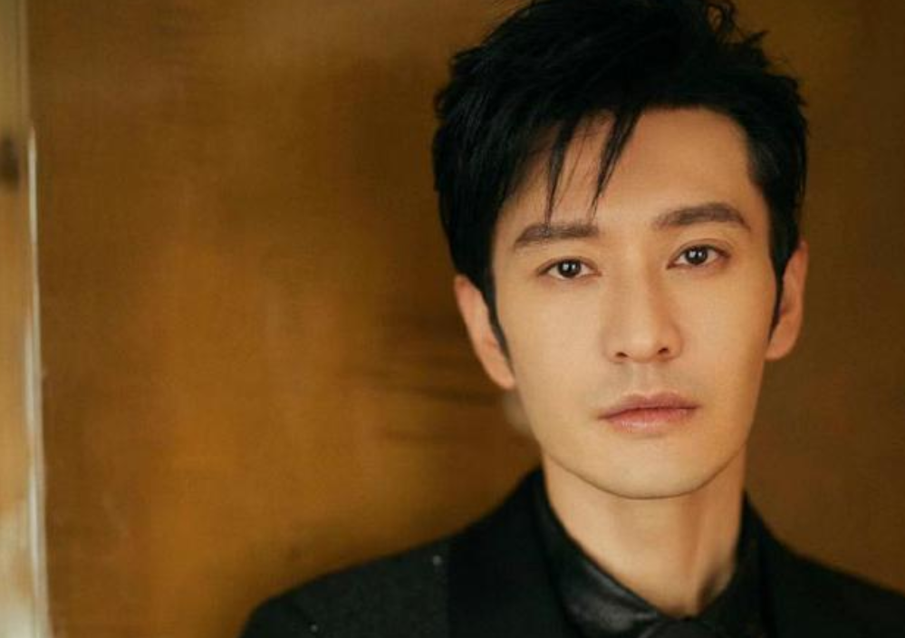 周杰伦发福成大叔?近照皮肤黝黑面部浮肿,昔日男神成"土肥圆"