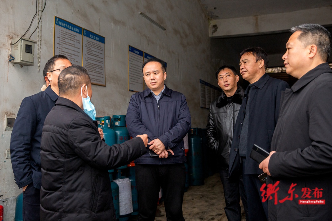 徐志毅督导检查城乡标准化治理和城镇燃气安全工作