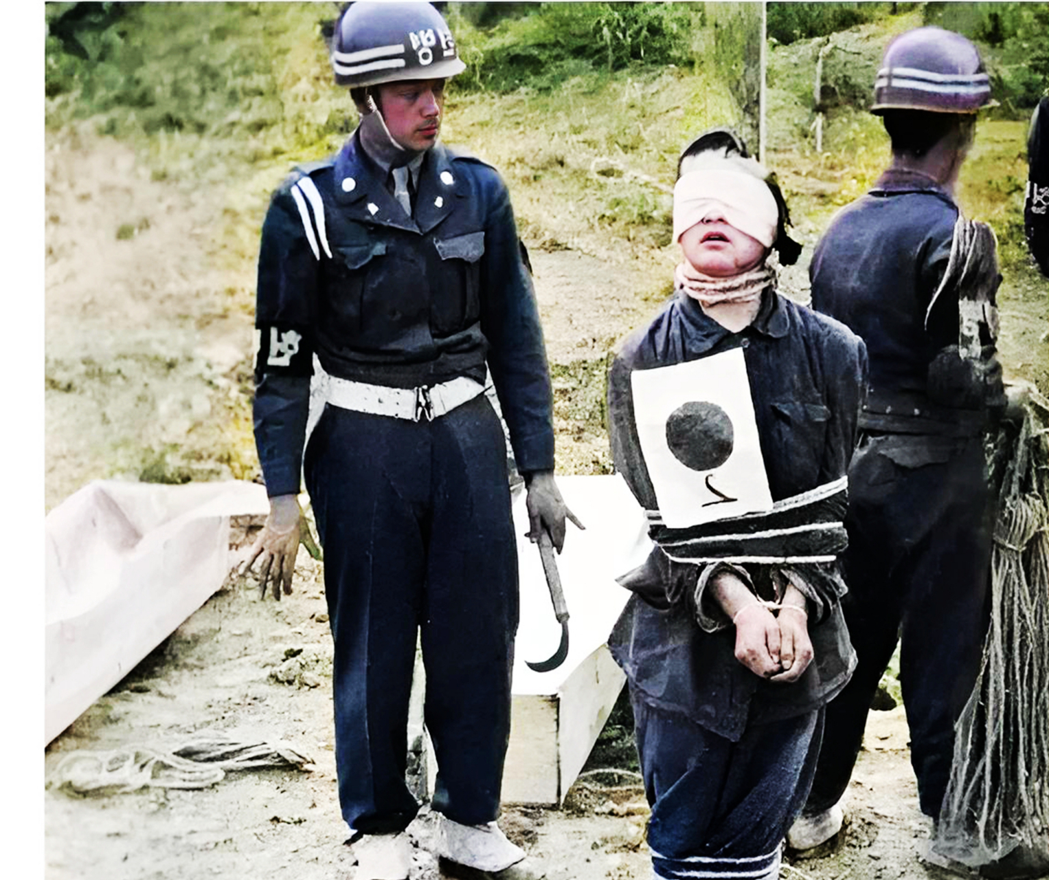 1949年,在韩国济州岛,一名囚犯等待被处决!