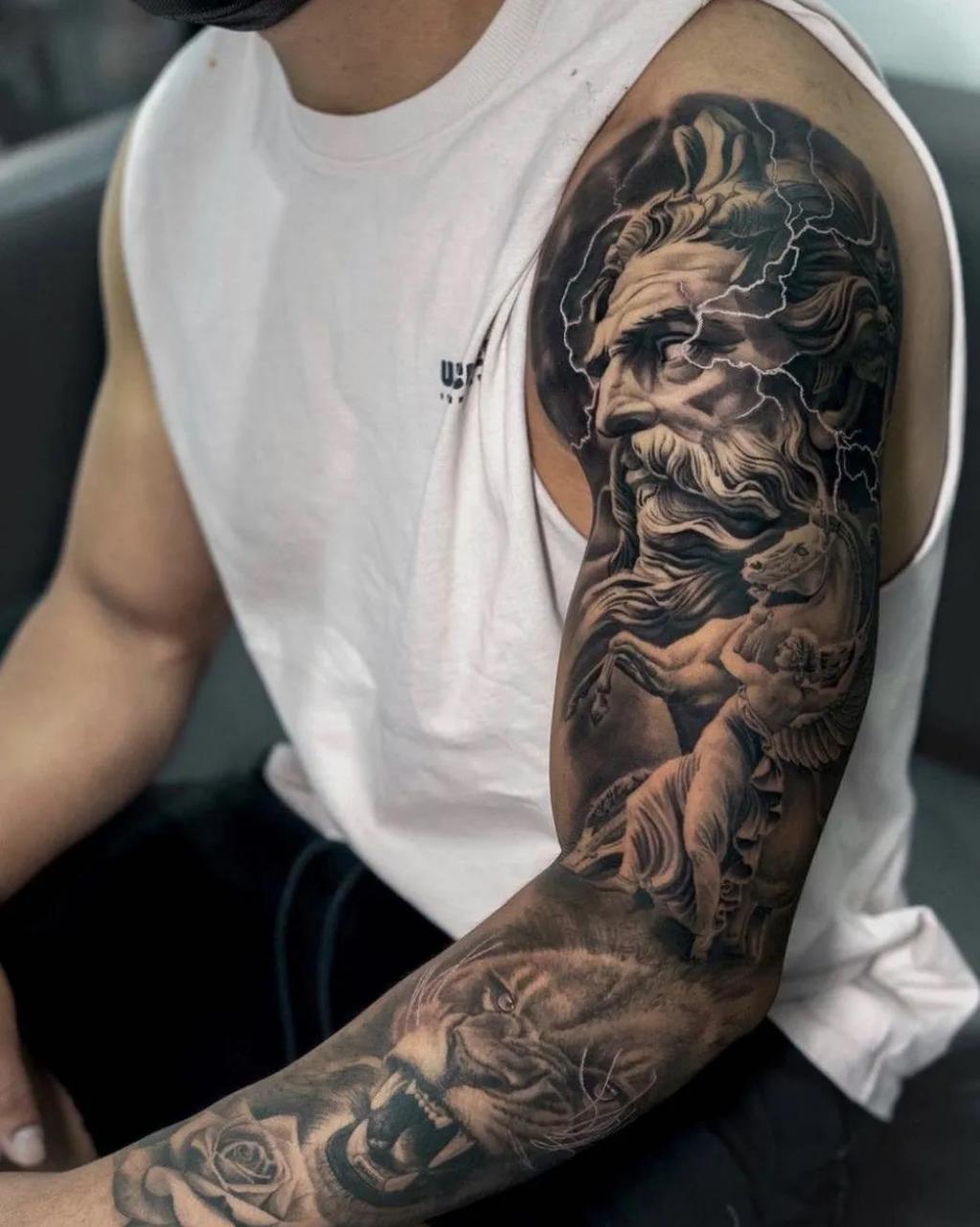 公司里来了一个花臂小伙,大家纷纷交头接耳起来"公司怎么招这样的人啊