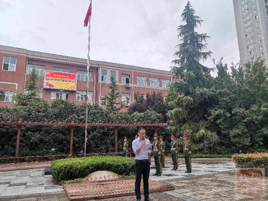 坚定信念 笃定前行—渭南高新中学隆重举行新学年首次升国旗仪式