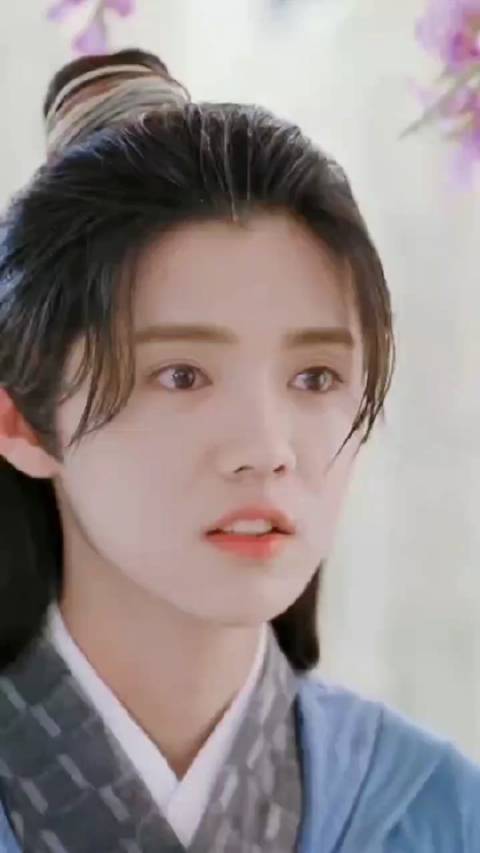 鹿晗长发丸子头  鹿晗长发丸子头梦回陈长生呀,好帅气,好精致呀!