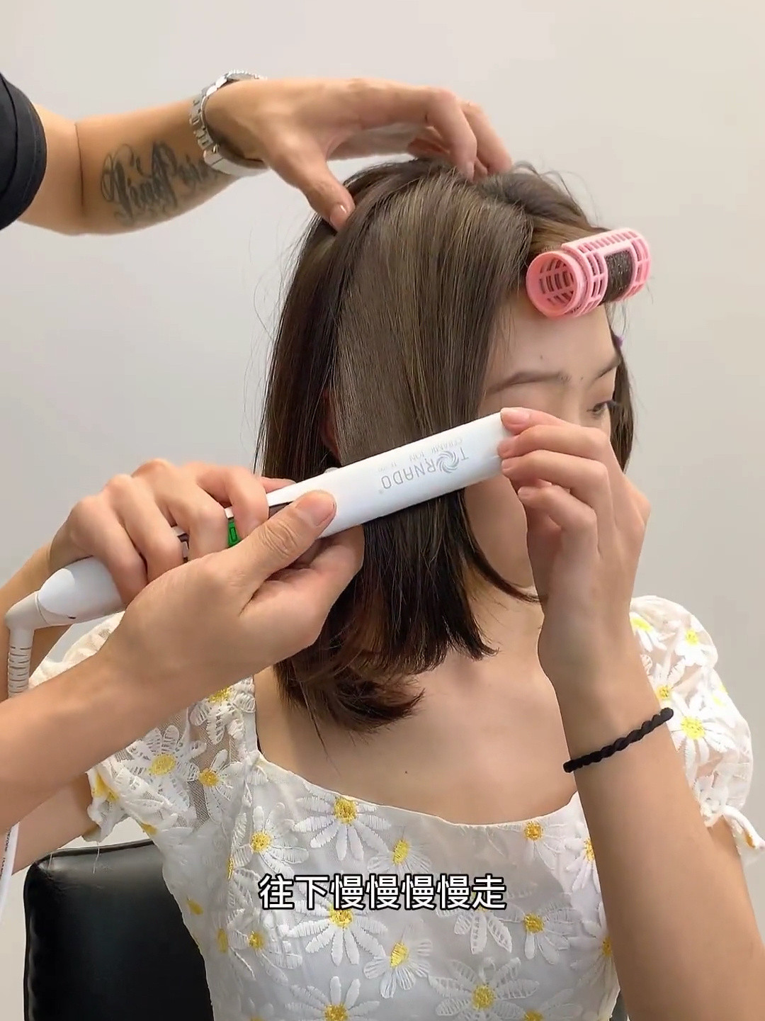 秋冬季头发外翘一招教会你怎么打理