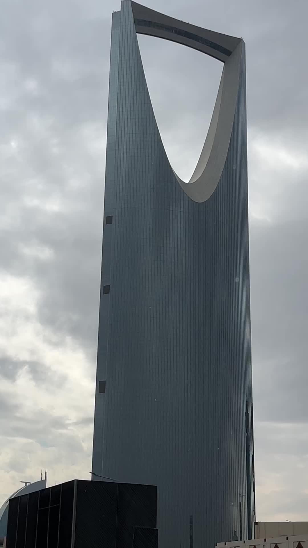 沙特阿拉伯 标志性建筑王国大厦 同时感受一下乌什克尔村 阿拉伯王国