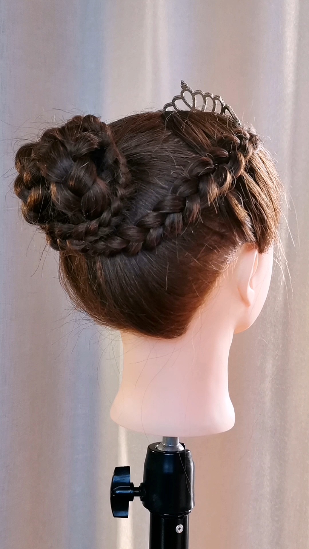 戴皇冠公主发型,仪式感不能少