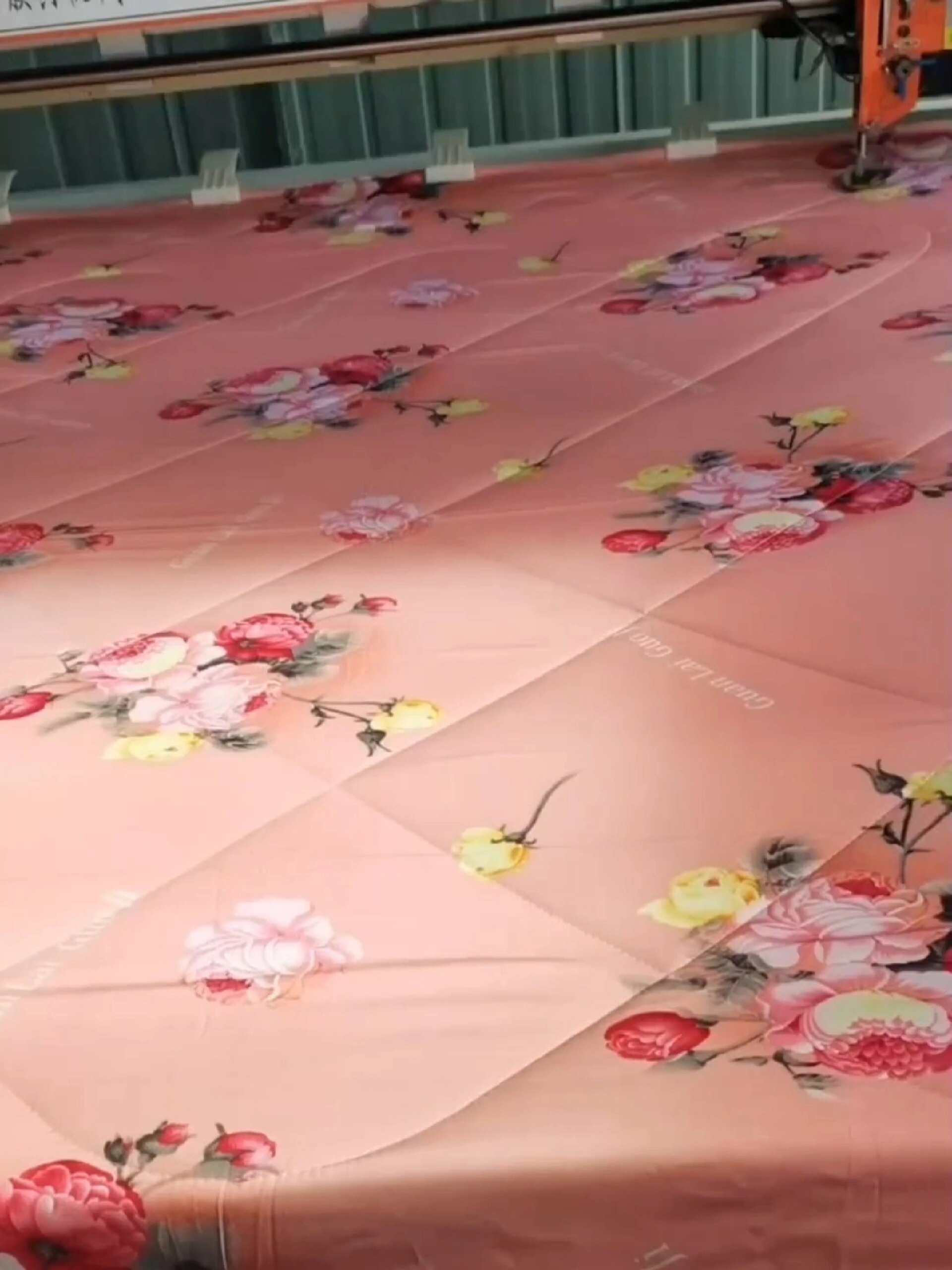 平板式电脑绗缝机花型绗被机工厂直销缝被机