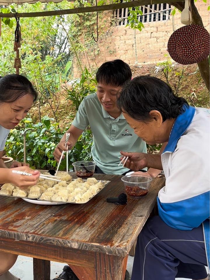 石头妻子饺子图片