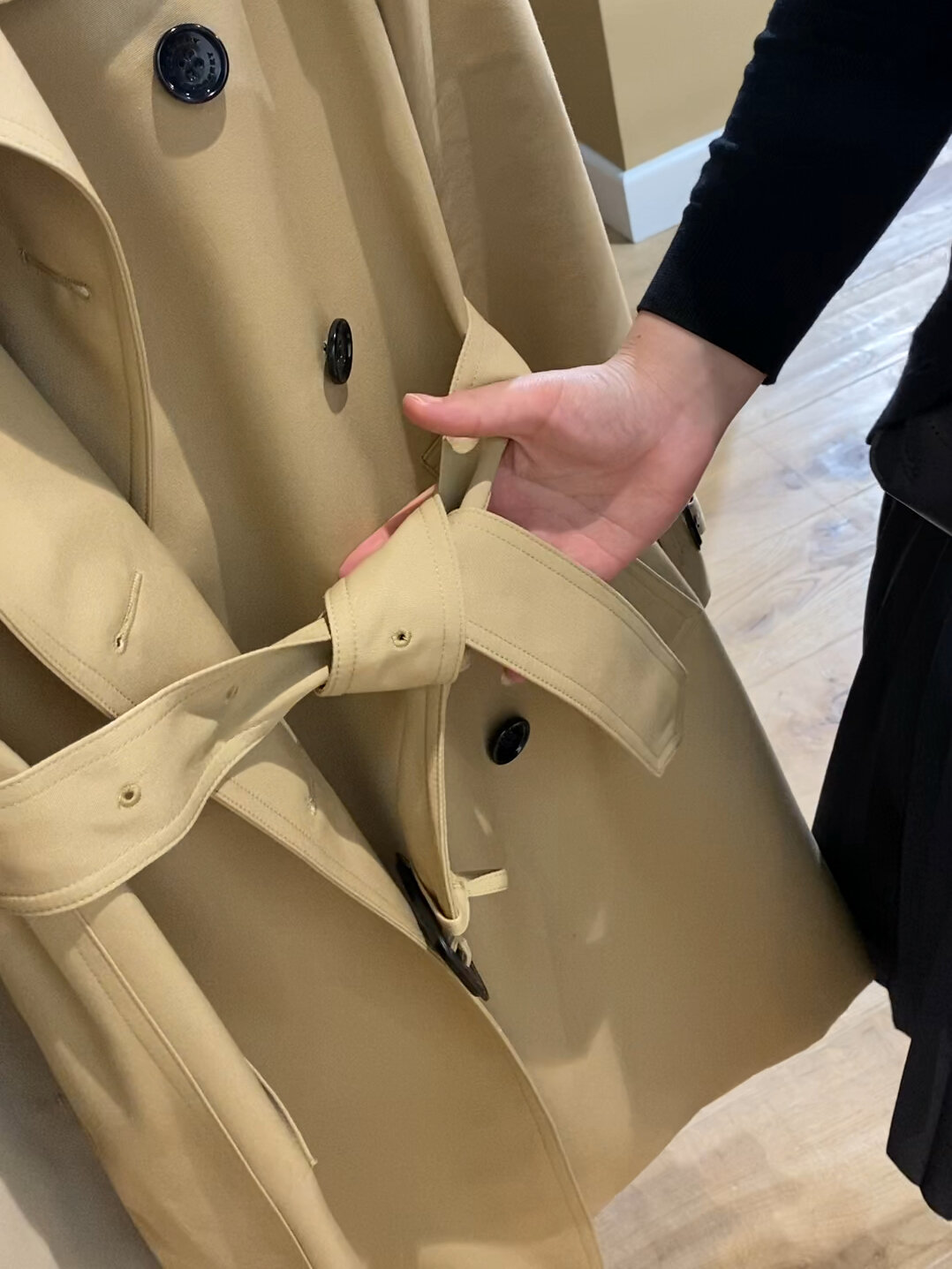 巴宝莉风衣腰带系法最经典好看