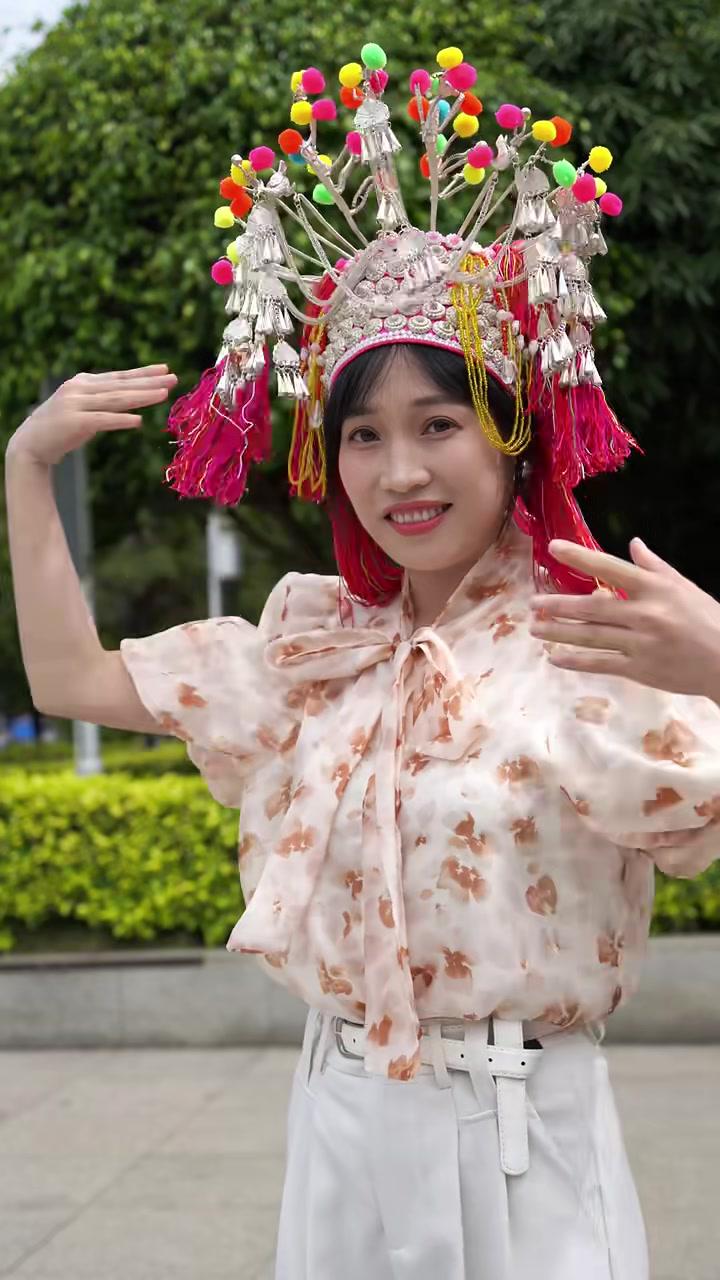 瑶族阿妹邀请你一起来富宁赶陇端!