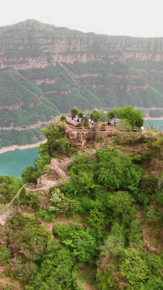 太行屋脊,位于河南省林州市石板岩镇西乡坪村,地处南太行林虑国家重点