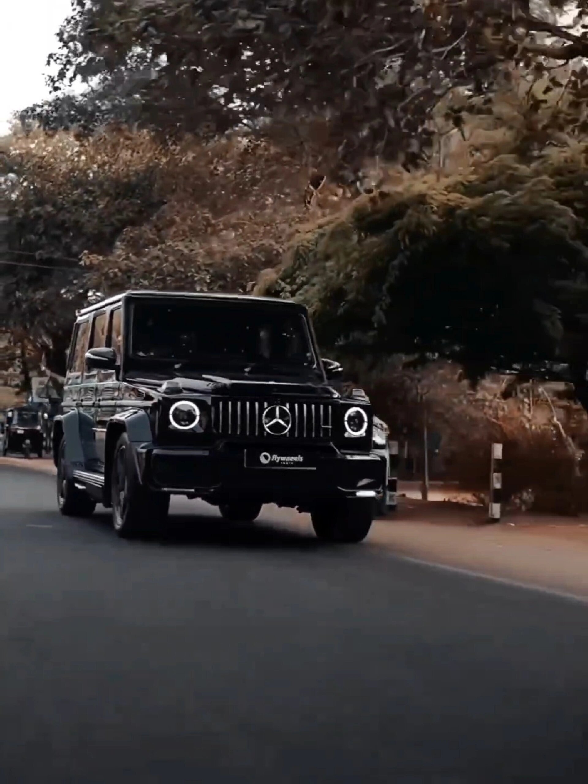 帅得犯规行走的黑色悍匪奔驰大g