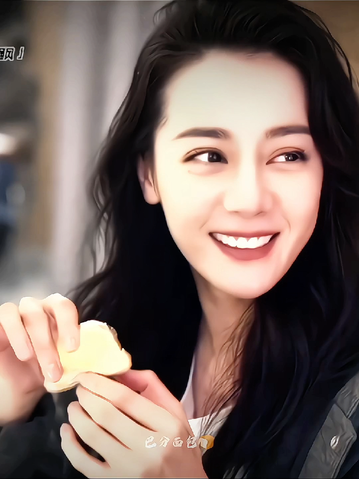我吃了好多东西啊,迪丽热巴住啊