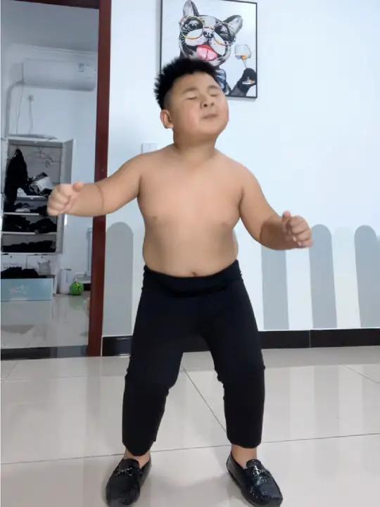 谁在家不听dj啊 全身都是戏 有肉感的小胖子 萌娃跳舞