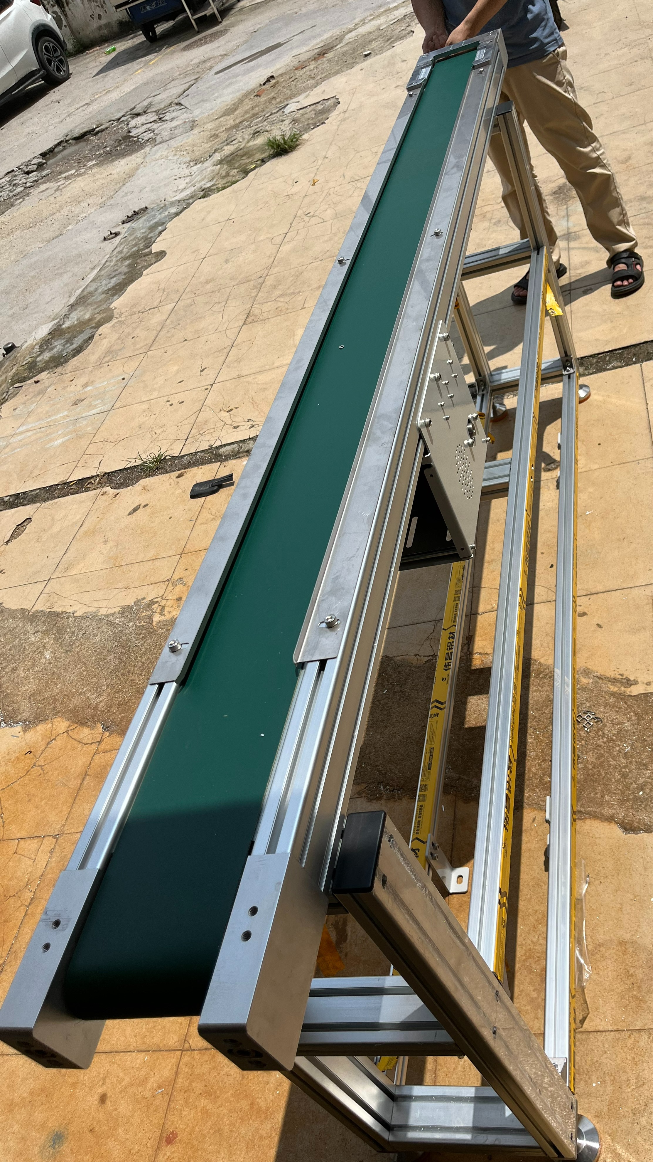 欧标型材机身小型皮带输送机运行测试