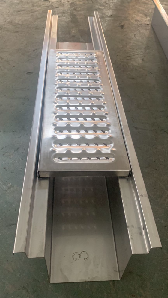 饭店后厨选用不锈钢排水沟的好处