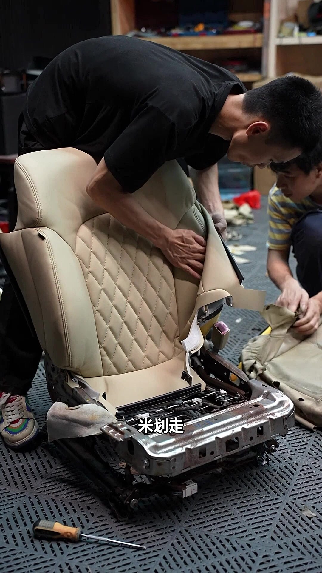 超级实惠汽车内饰改装座椅翻新升级只需要599你确定不来看看吗