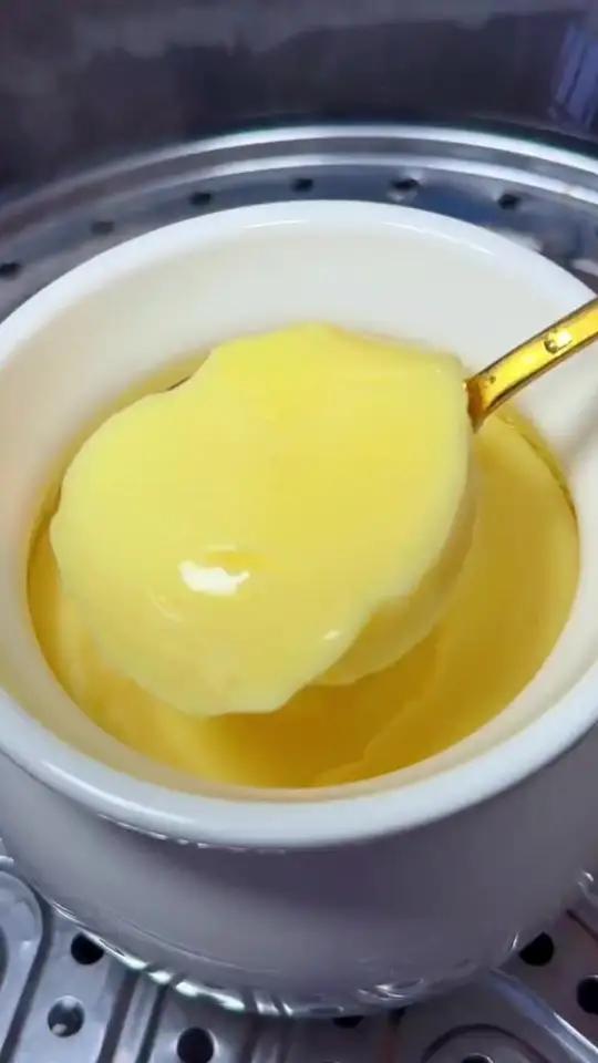 起不来,又想孩子吃的有营养,暖和和的去上学,可以试试这个牛奶蒸鸡蛋