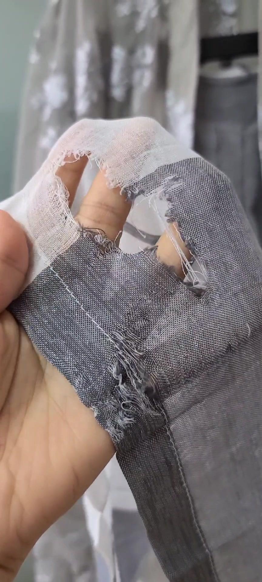 裙摆被车轮绞烂来绣补的太多了,穿这种大裙摆的衣服骑车真是很危险.