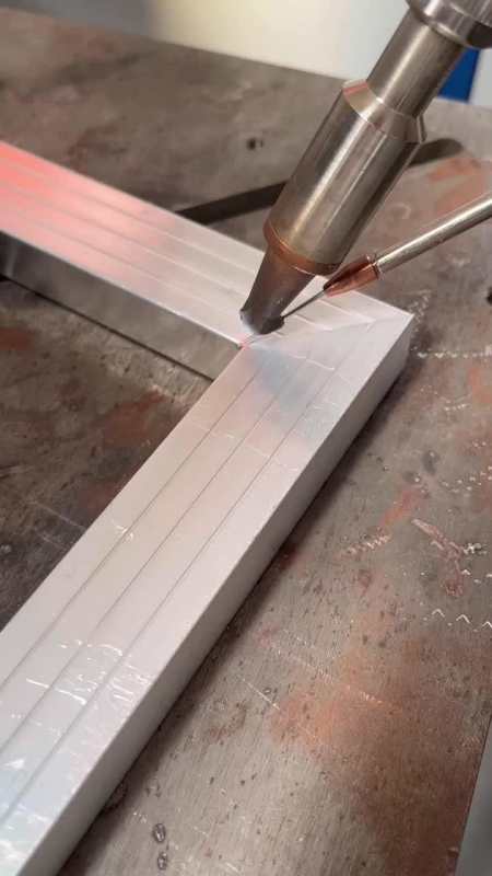 铝合金门窗 铝制品 手持激光焊接机 自动送丝手持激光焊-度小视