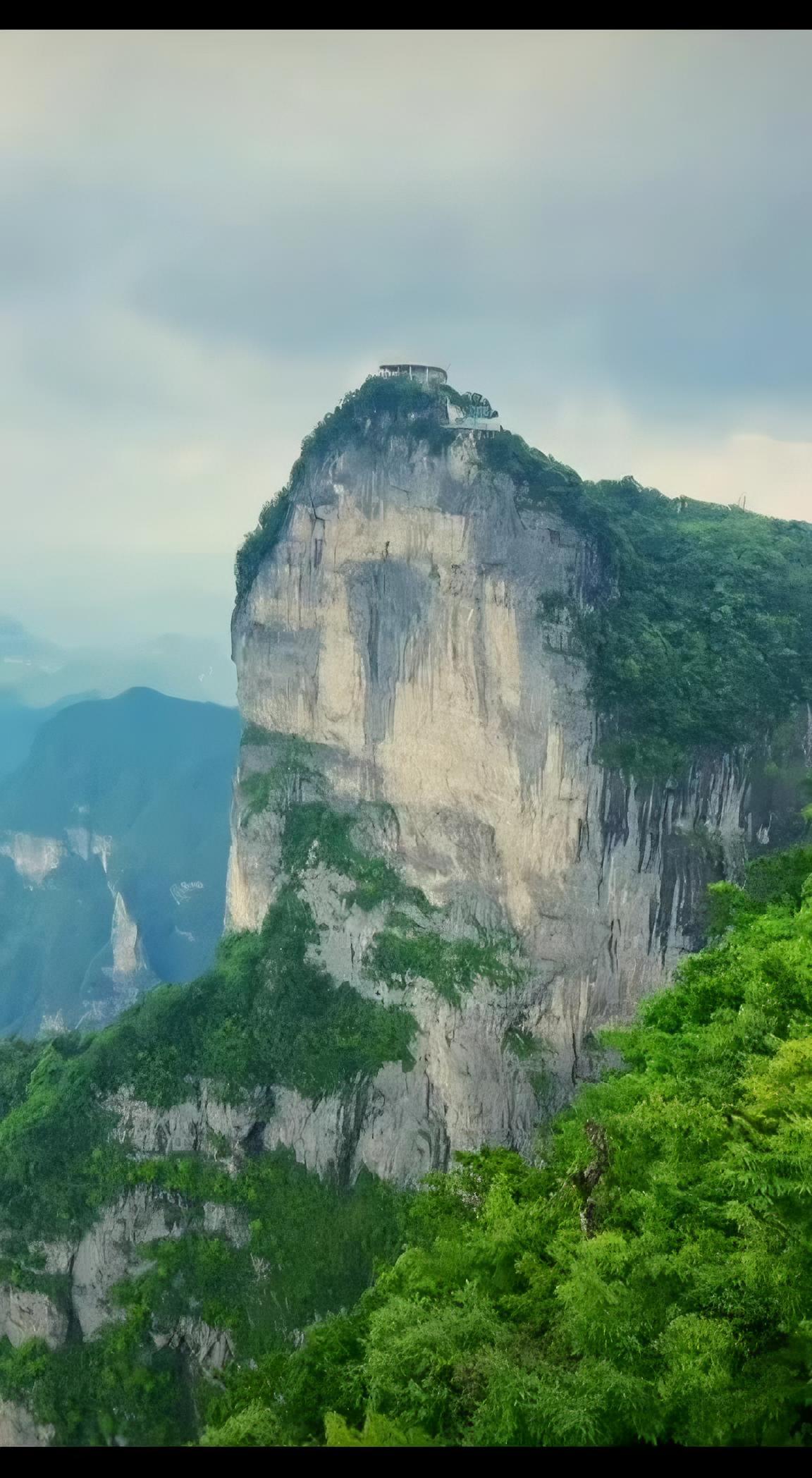 悬崖峭壁上的风景 张家界天门山