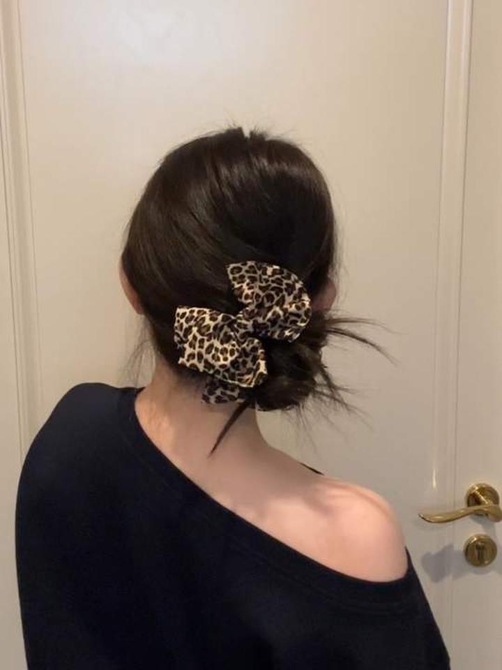 特别简单的侧扎丸子头,学会后头发不再凌乱