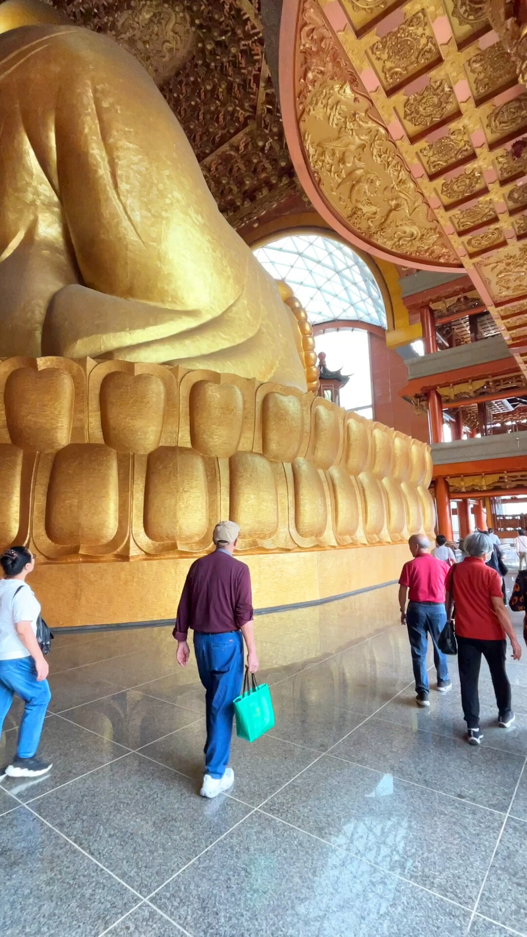 玉林云天宫佛祖现身了是世界最大的室内弥勒佛座像可不是吹的此座