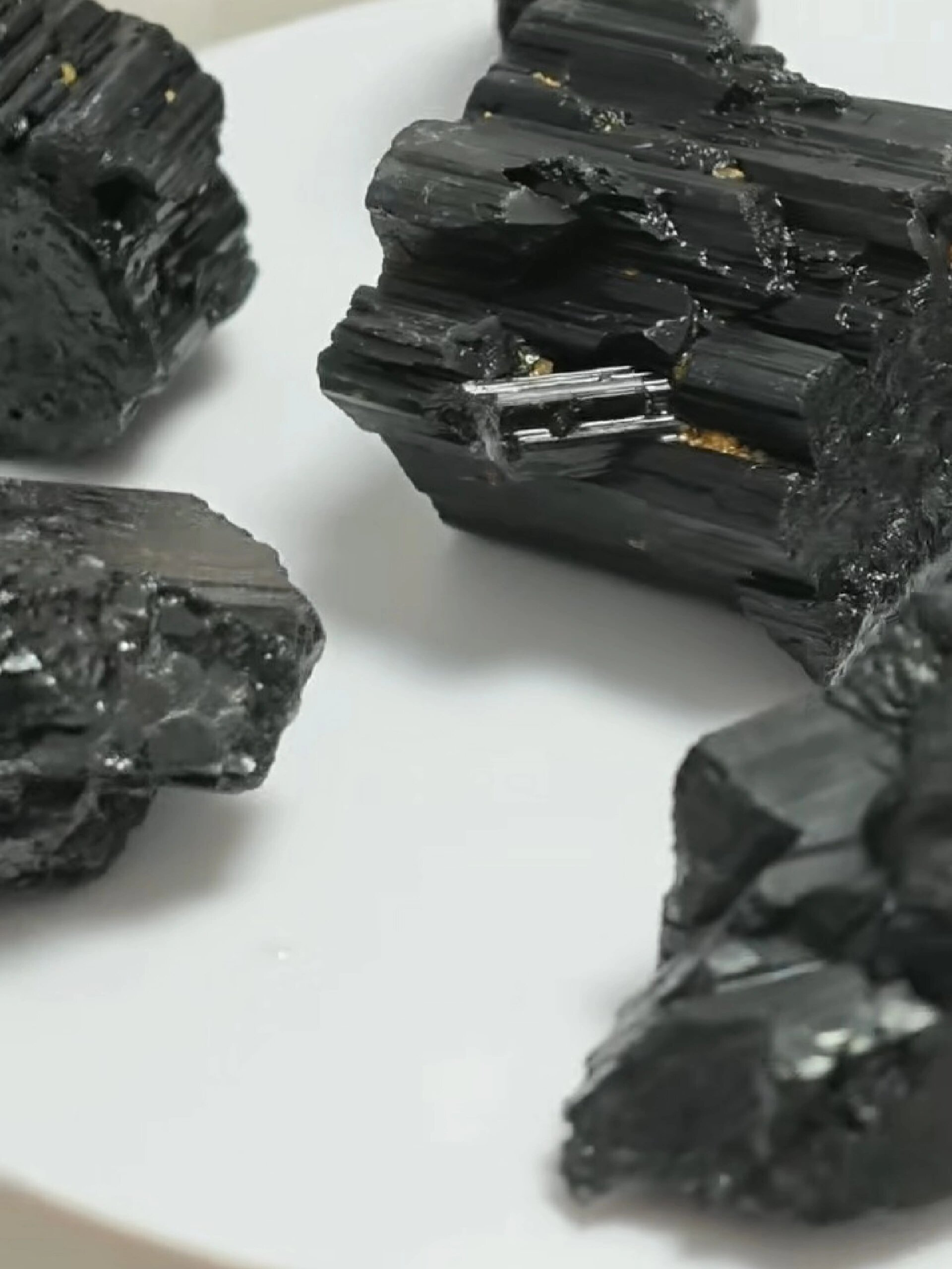 精品黑碧玺原石《待结缘》