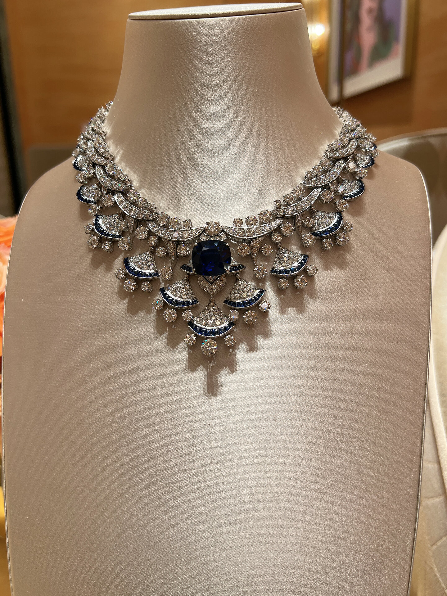 В 1940 году Bvlgari выпустила первое украшение в ф