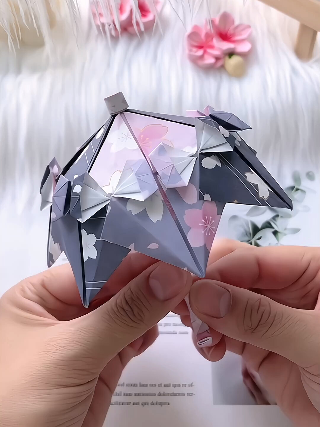 满是蝴蝶结的折纸小雨伞