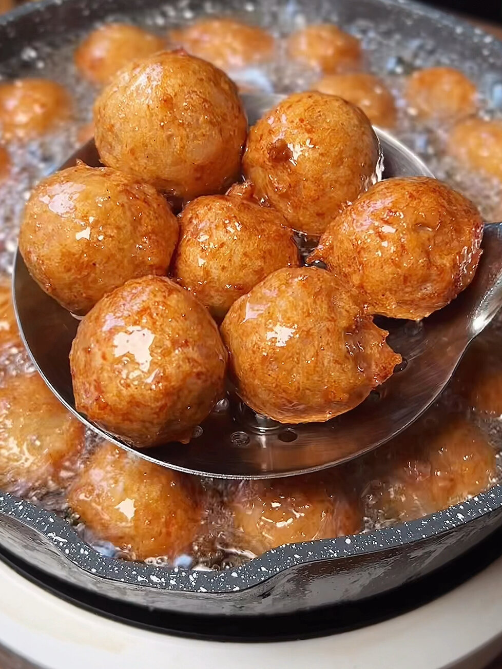 炸肉丸子,独家小窍门分享,外酥里嫩qq弹