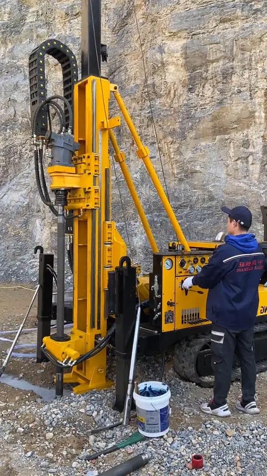 履带岩芯钻机 全液压绳索取心钻机 地质勘探钻机 金属矿山钻机 履带