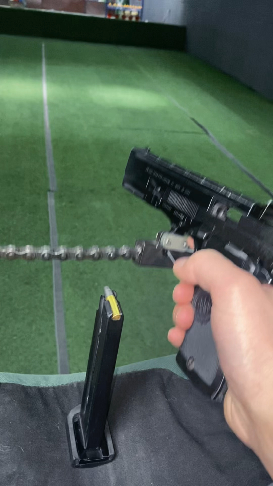 谁会拒绝一把装满弹匣的贝雷塔87呢