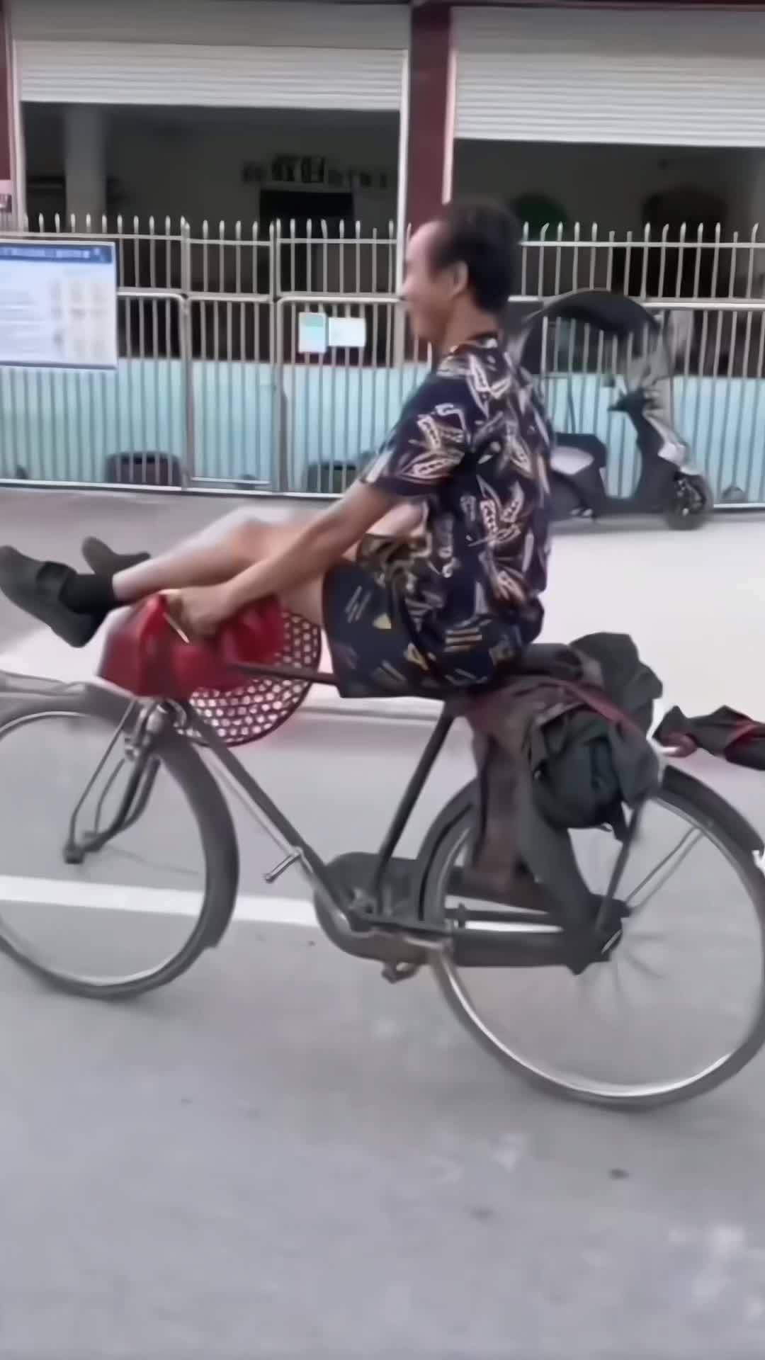 有趣的灵魂 质量杠杠的好 二八大杠自行车 专业的事