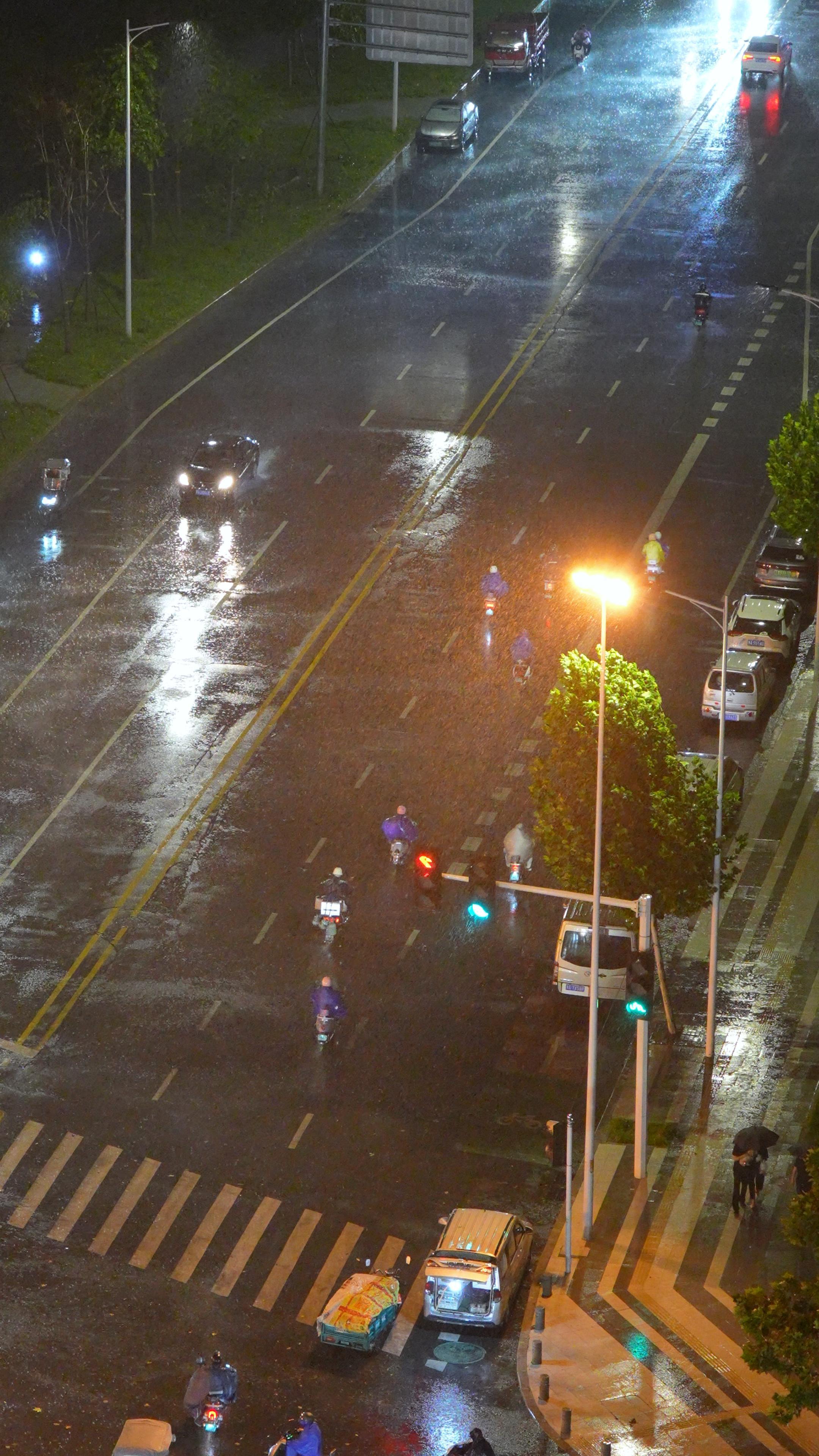 郑州下雨图片图片