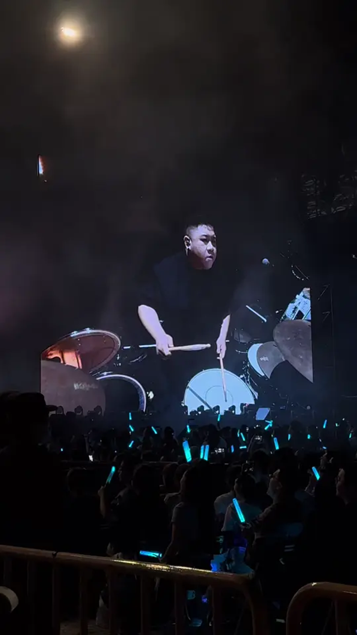 鼓手敲的好好啊,很有力量感