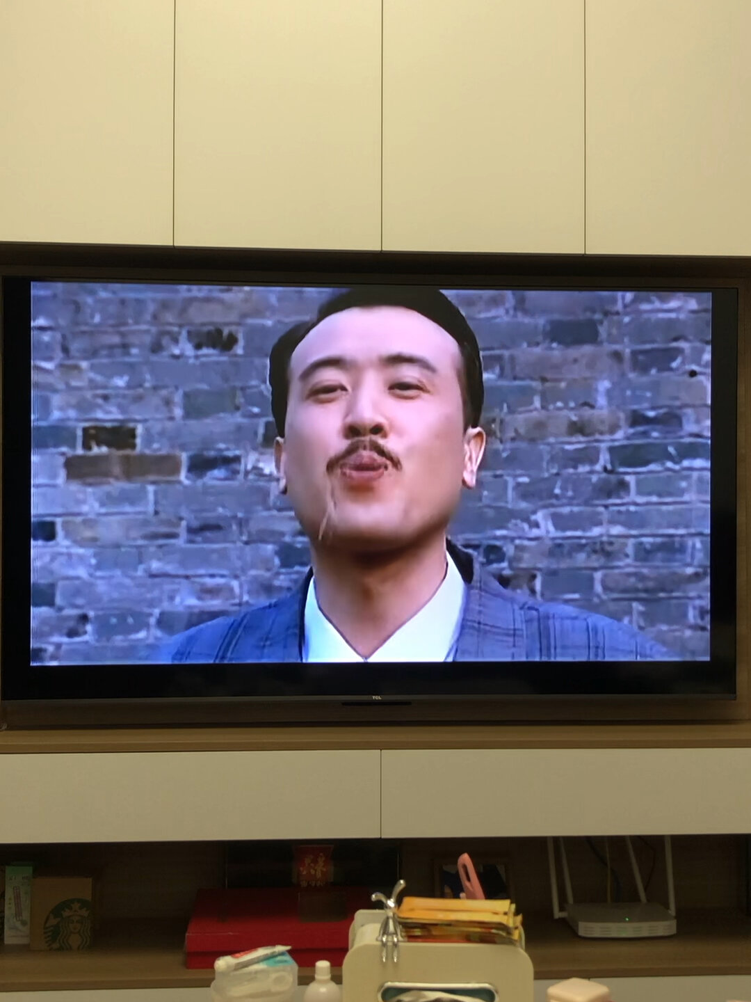 原来于和伟吐口水表情包来源于大宅门2