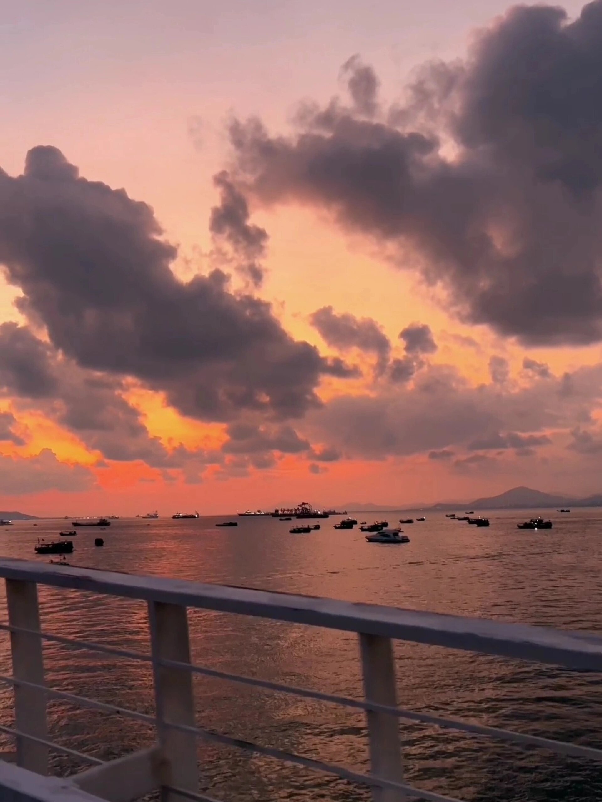 原创拍摄海边海船晚霞素材