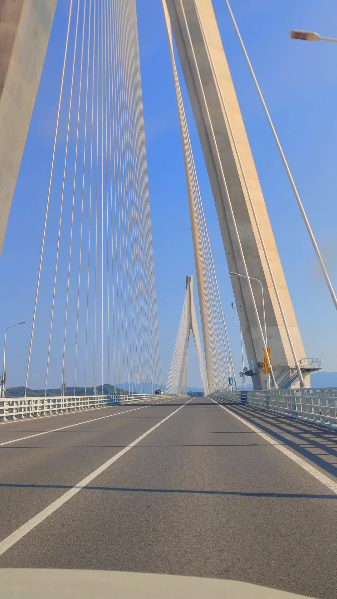 从岳西出发前往浙江缙云学习交流,路过望东长江大桥,不禁感叹祖国的大