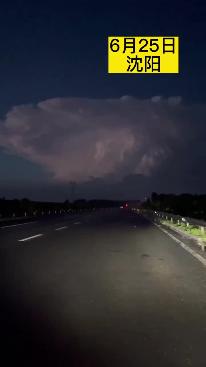6月25日晚沈阳电闪雷鸣狂风暴雨冰雹强对流天气来袭大连明日上午大到