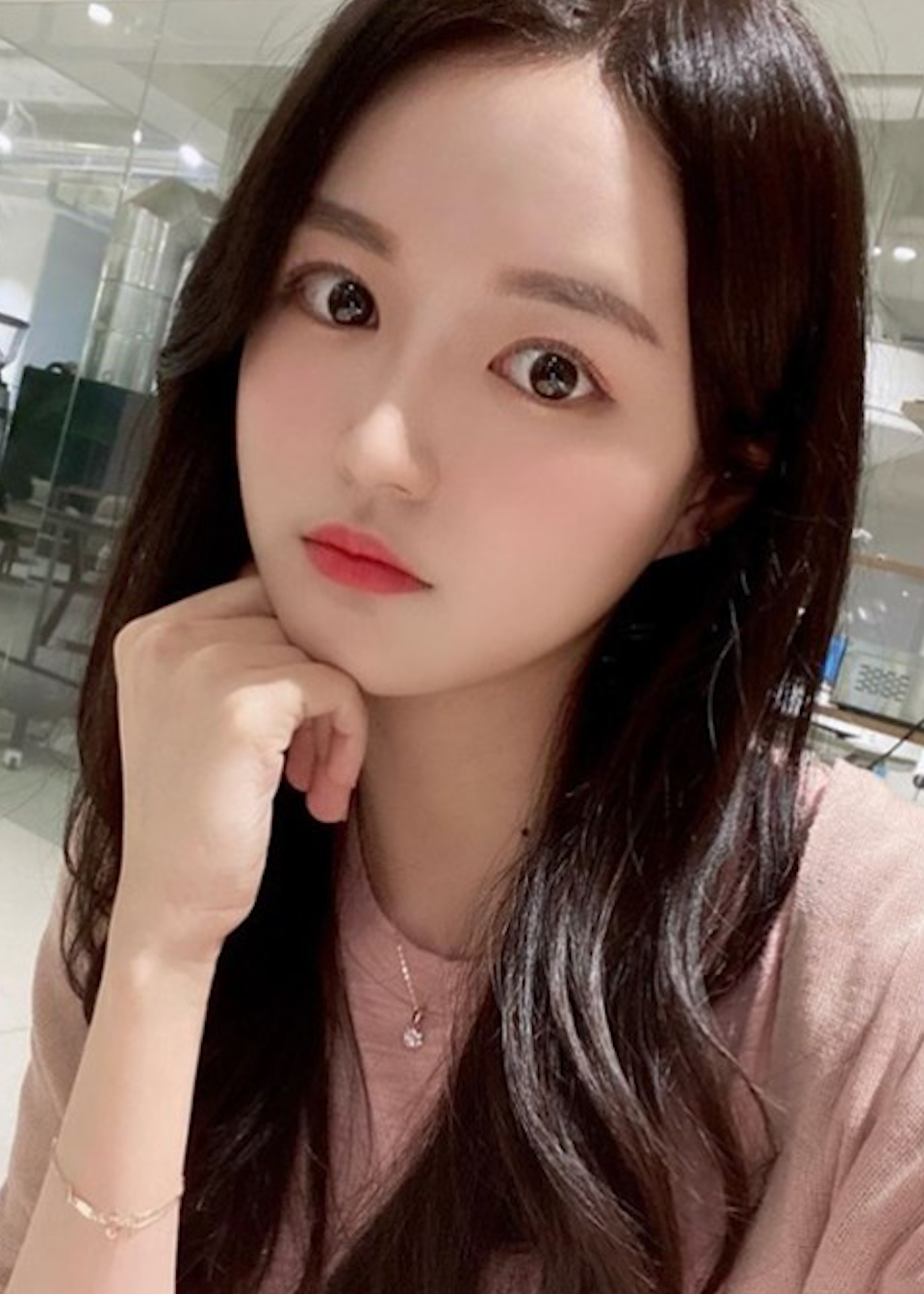 韩国著名啦啦队长金宥娜在梨泰院踩踏事故中离世,年仅24岁-度小视