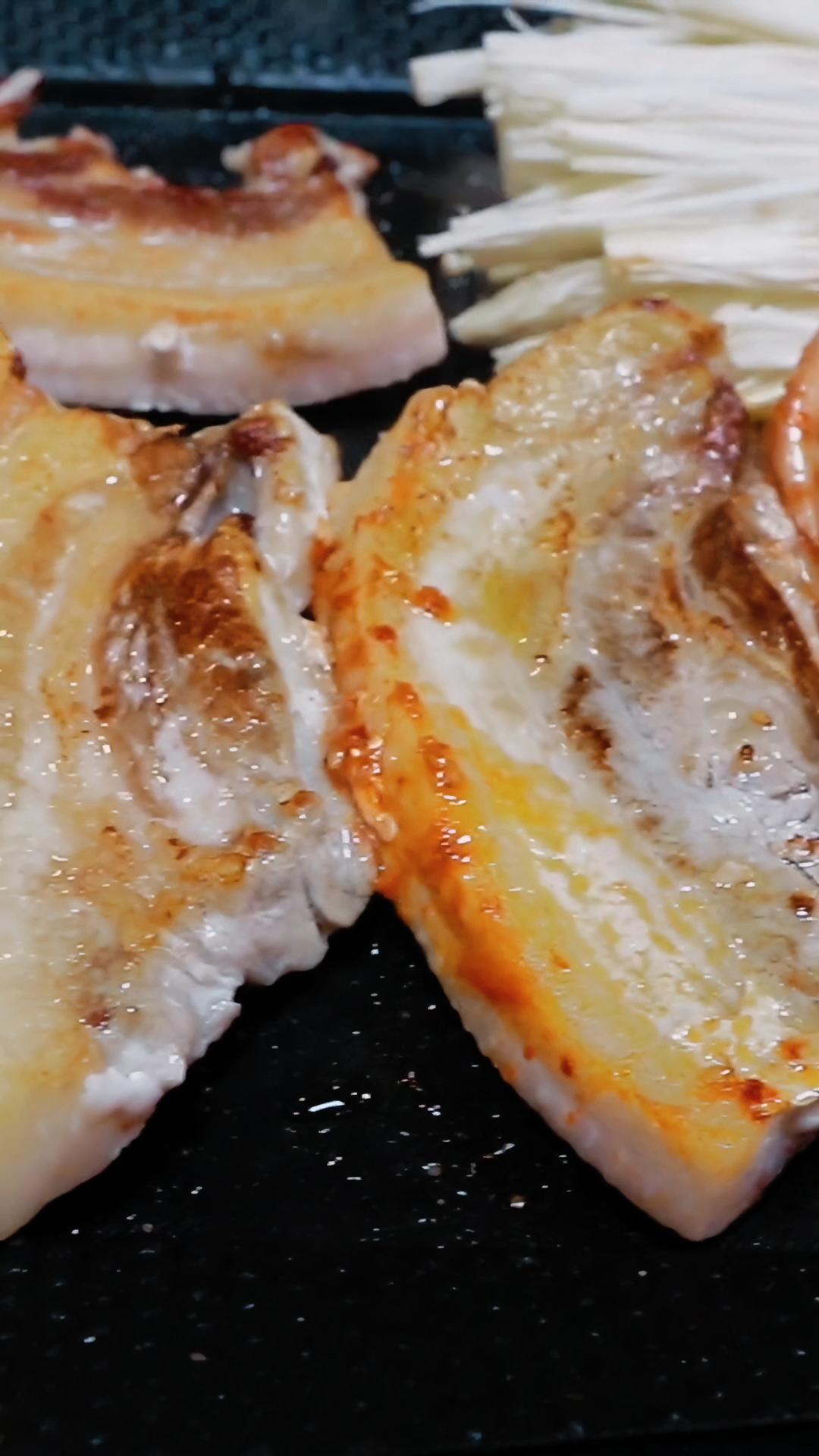 吃肉不乱走,就来猪对有 松原美食 烤五花肉包生菜 猪对有 妈呀太香了