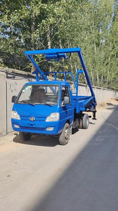 四不像龙门吊也称为液压全自动下葬车或龙门吊挖一体机